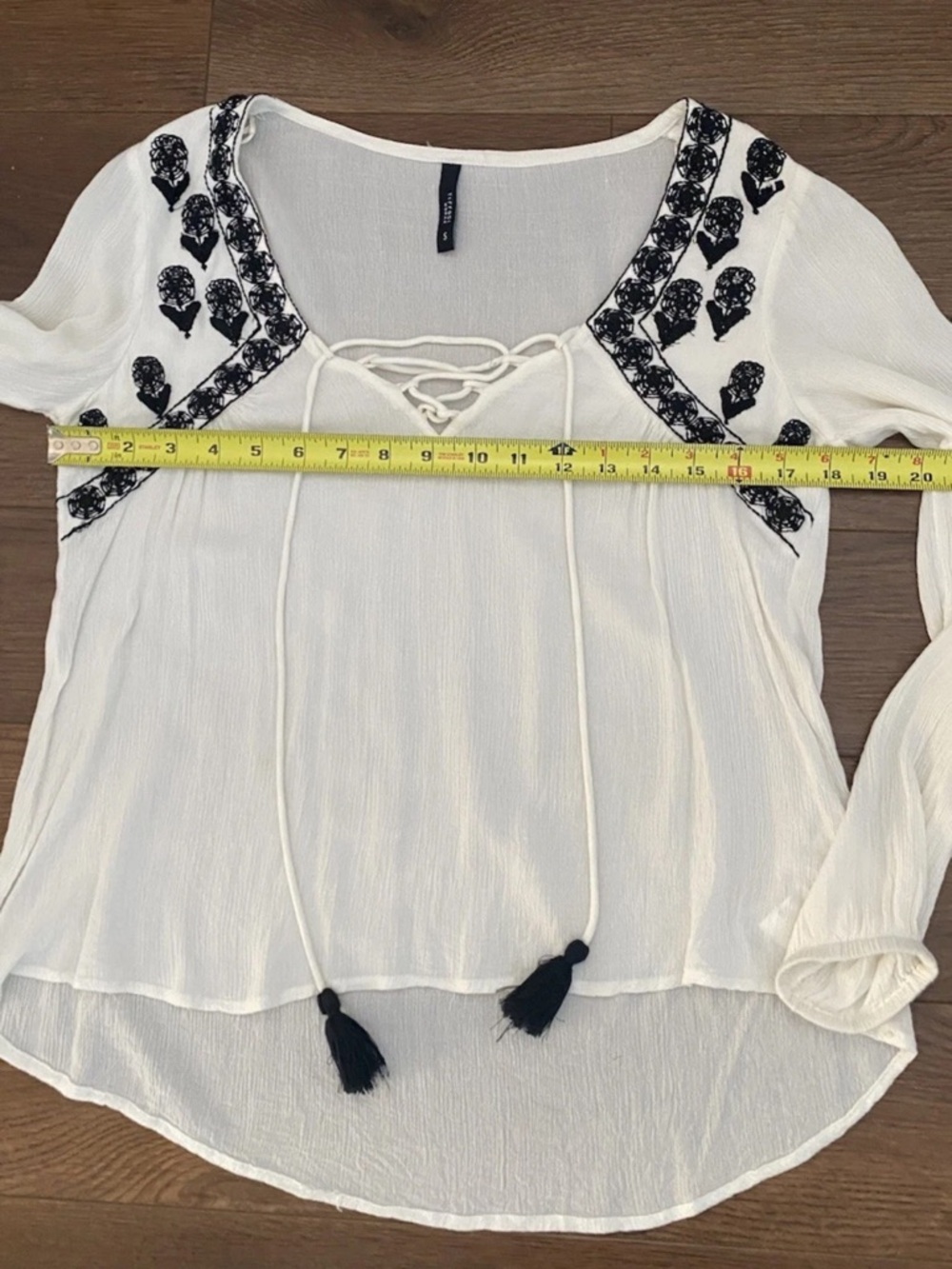 Tiffosi Women's Ivory Peasant Boho Blouse Top with Black Embroidery Women’s Sz S - Picture 10 of 16